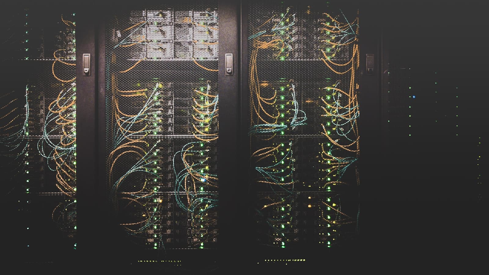 Structured cable network in a managed server room